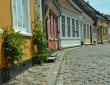 Strassenzug mit alten Häusern