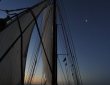 vom Klüver über das Schiff zum Mond